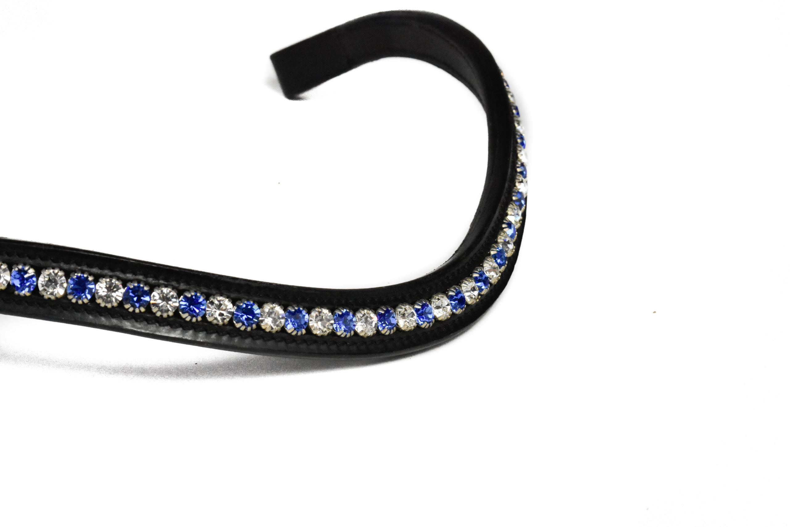 Frontriem met blauwe en witte steentjes