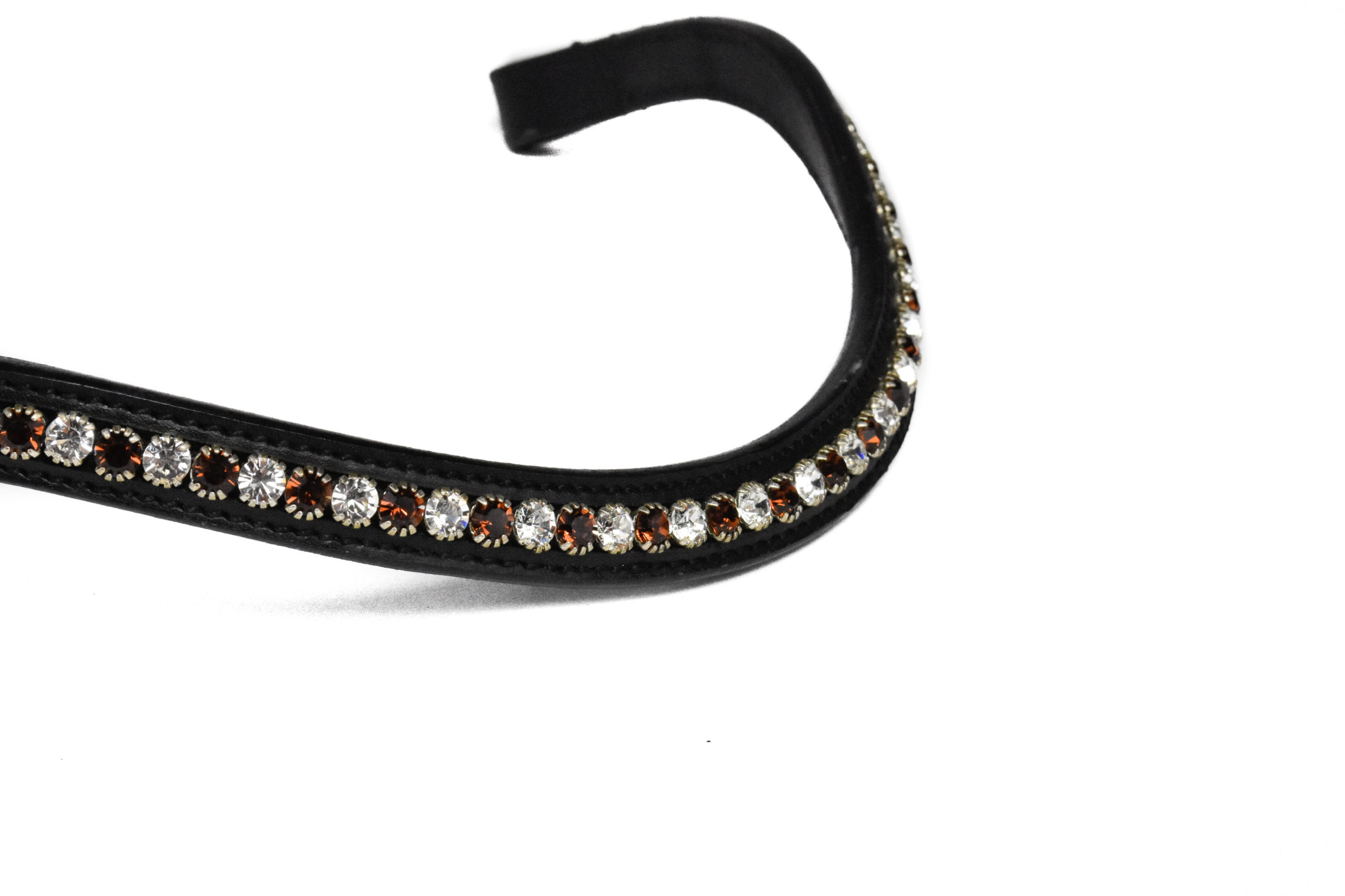 Frontriem met koperen en witte steentjes